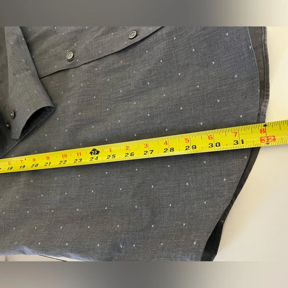 Banana Republic Men's gray button down Shirt. XL